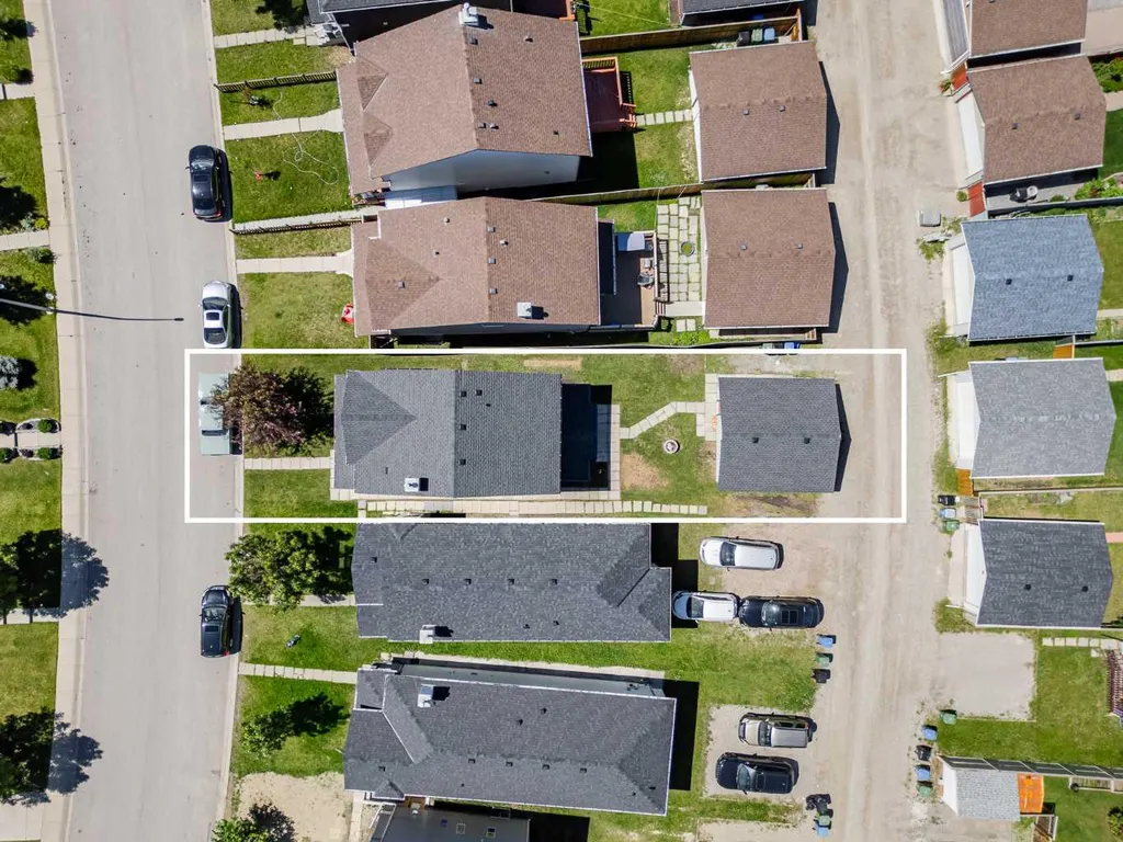 28 Saddlebrook Gardens NE Calgary AB T3J 5M6