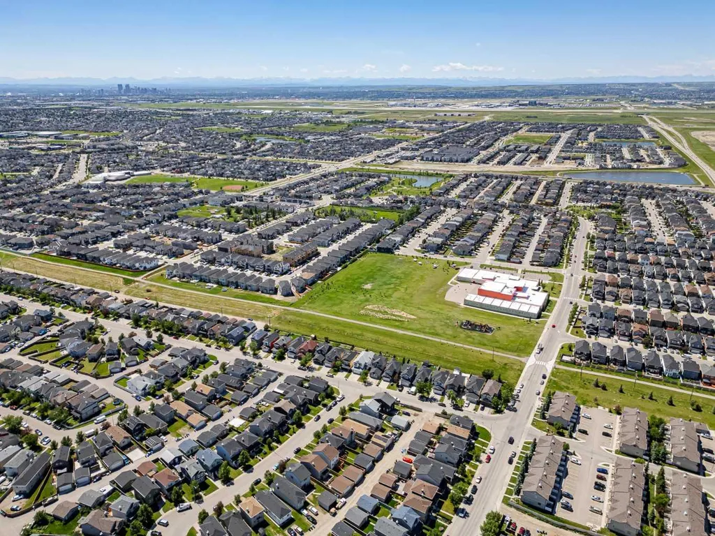 28 Saddlebrook Gardens NE Calgary AB T3J 5M6