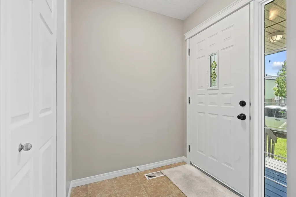 28 Saddlebrook Gardens NE Calgary AB T3J 5M6