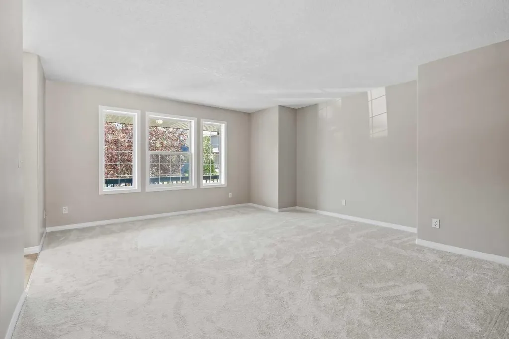 28 Saddlebrook Gardens NE Calgary AB T3J 5M6