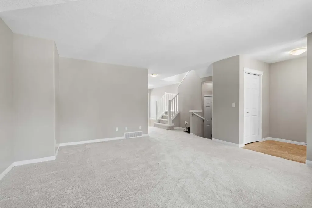 28 Saddlebrook Gardens NE Calgary AB T3J 5M6