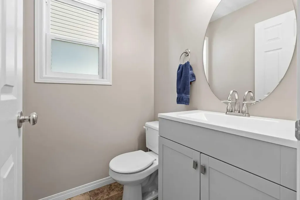 28 Saddlebrook Gardens NE Calgary AB T3J 5M6