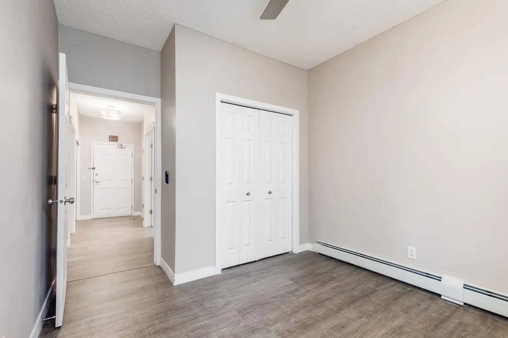 8 Country Village Bay NE Calgary AB T3K 5J7