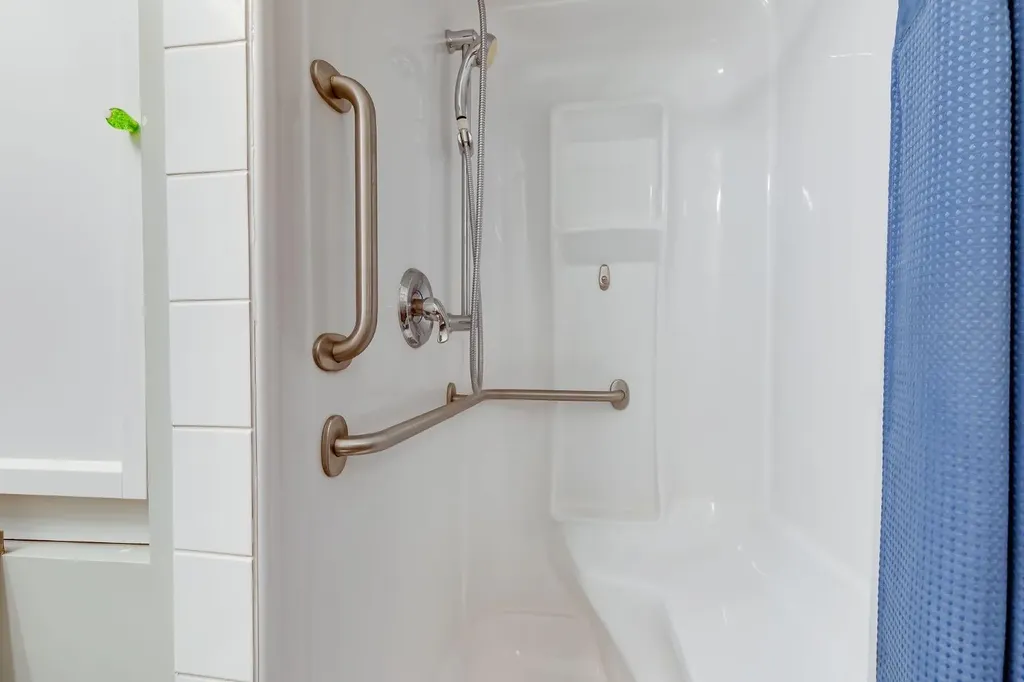 8 Country Village Bay NE Calgary AB T3K 5J7