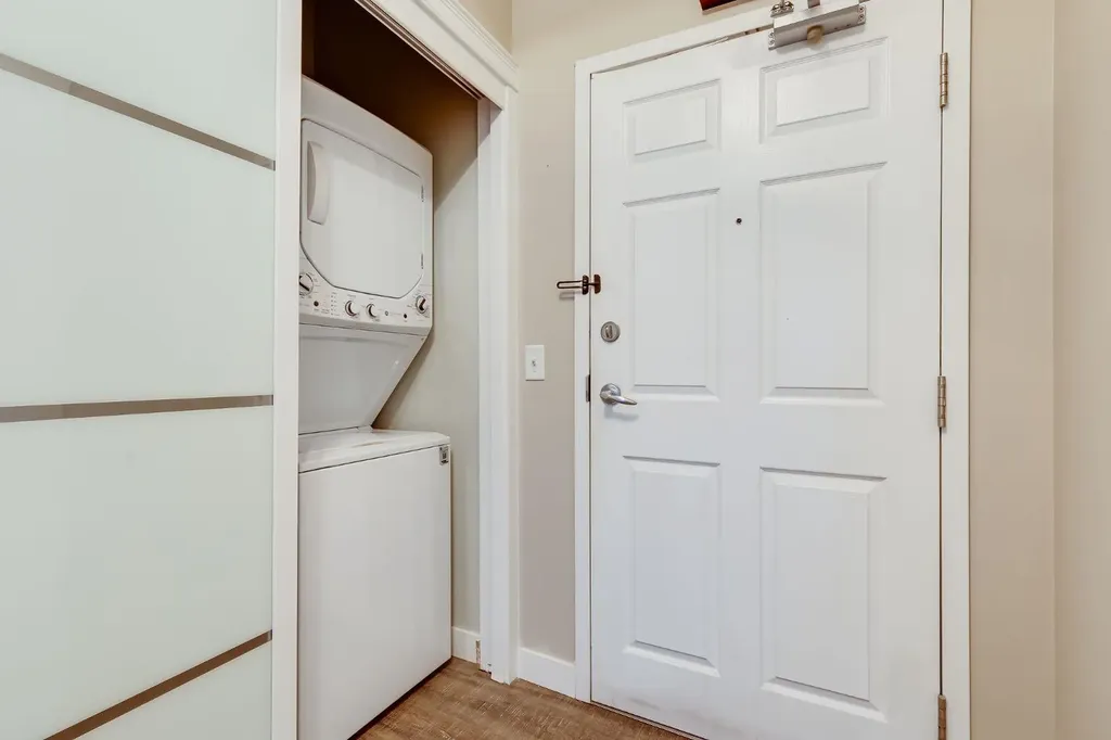 8 Country Village Bay NE Calgary AB T3K 5J7