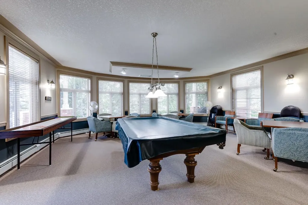 8 Country Village Bay NE Calgary AB T3K 5J7