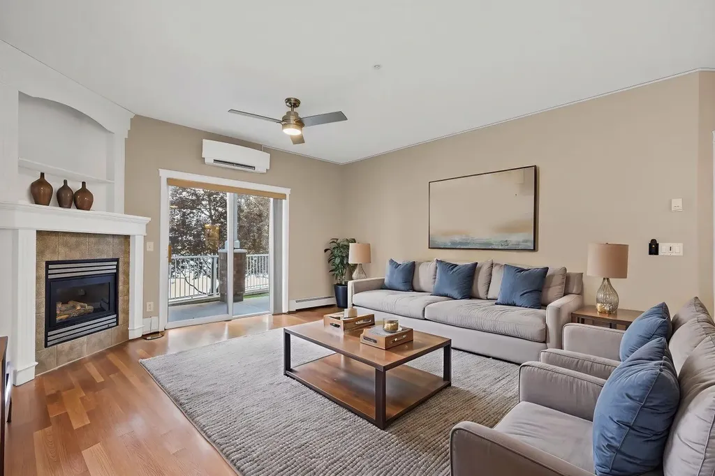 8 Country Village Bay NE Calgary AB T3K 5J7