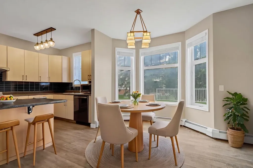 8 Country Village Bay NE Calgary AB T3K 5J7
