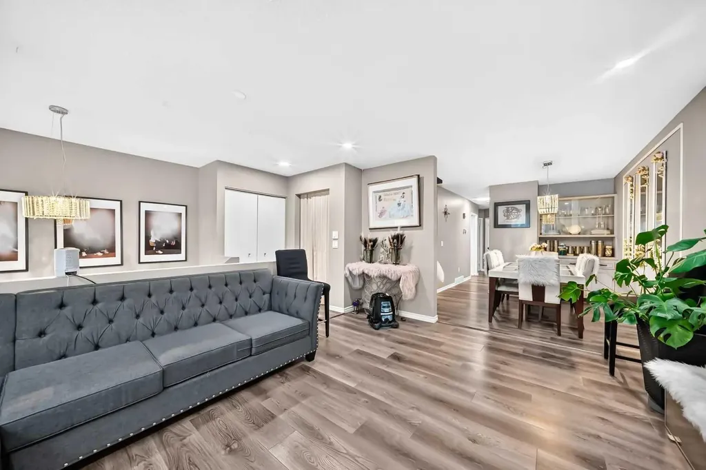 553 Macewan Drive NW Calgary AB T3K 3R2