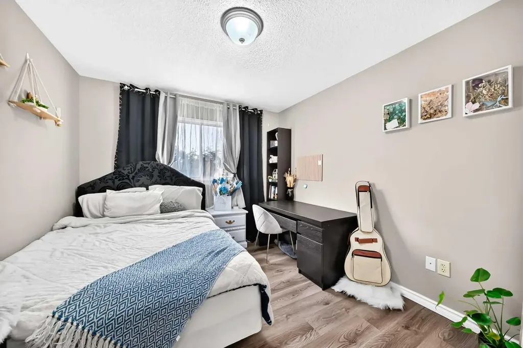 553 Macewan Drive NW Calgary AB T3K 3R2
