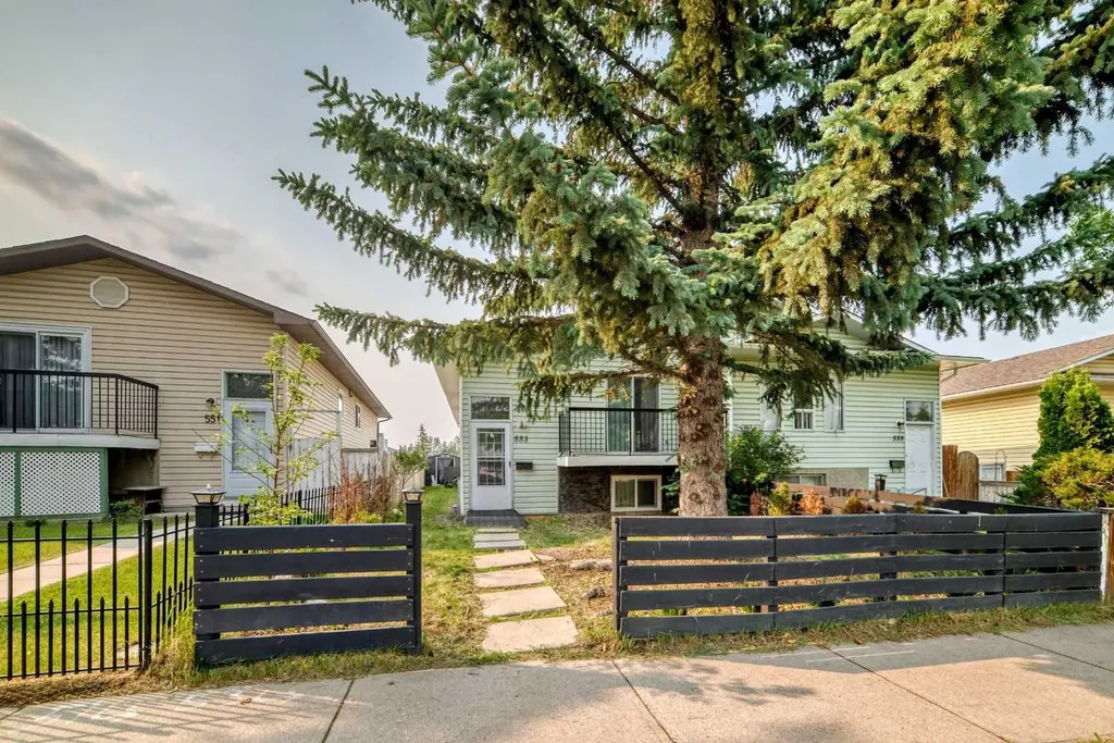553 Macewan Drive NW Calgary AB T3K 3R2