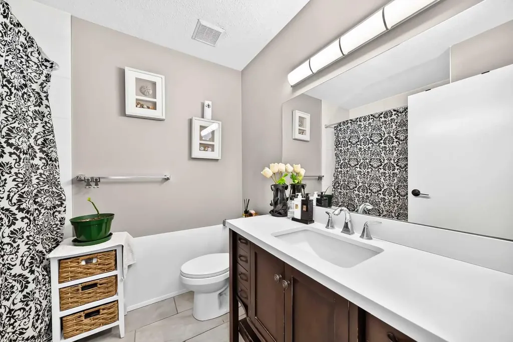 553 Macewan Drive NW Calgary AB T3K 3R2