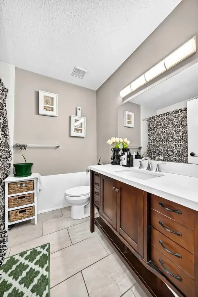 553 Macewan Drive NW Calgary AB T3K 3R2