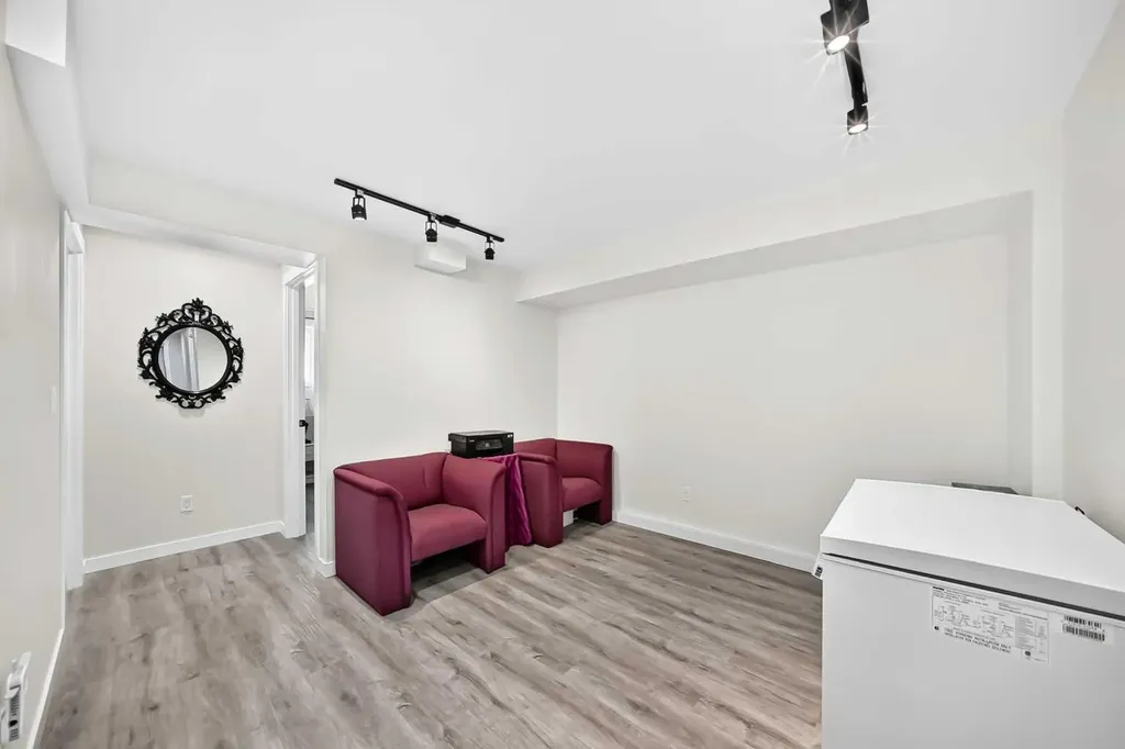 553 Macewan Drive NW Calgary AB T3K 3R2