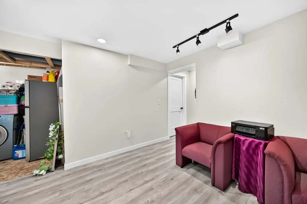 553 Macewan Drive NW Calgary AB T3K 3R2