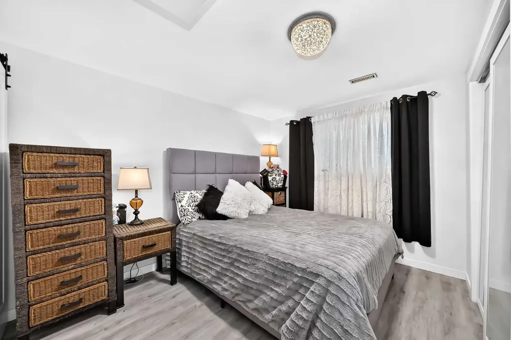 553 Macewan Drive NW Calgary AB T3K 3R2