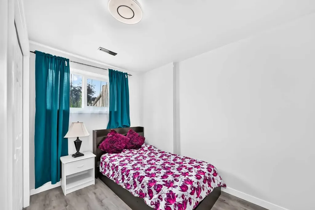 553 Macewan Drive NW Calgary AB T3K 3R2