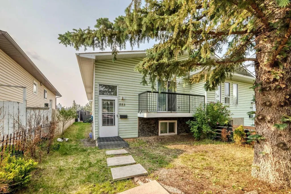 553 Macewan Drive NW Calgary AB T3K 3R2