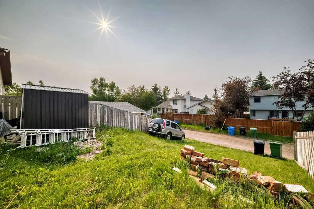 553 Macewan Drive NW Calgary AB T3K 3R2