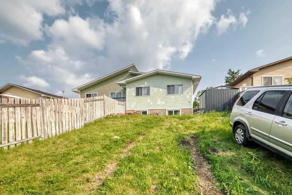 553 Macewan Drive NW Calgary AB T3K 3R2