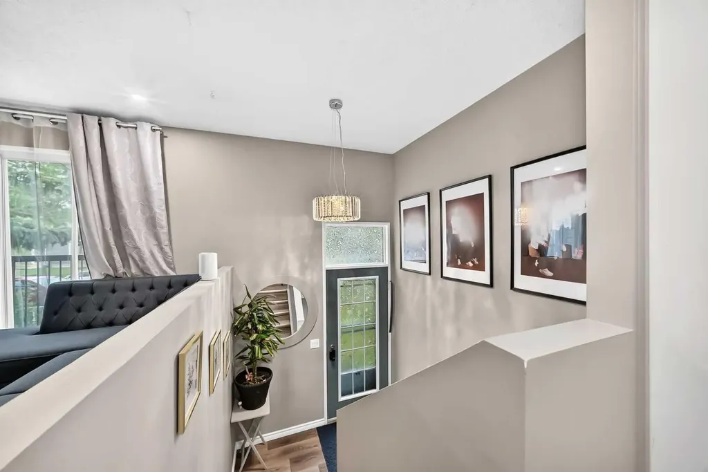 553 Macewan Drive NW Calgary AB T3K 3R2