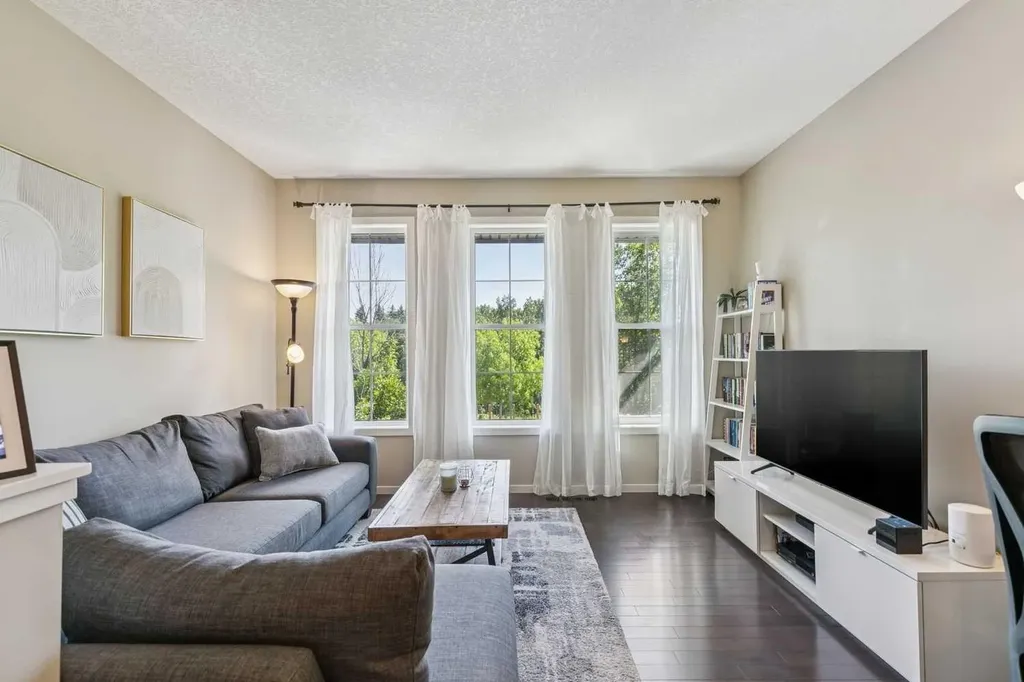 334 Ascot Circle SW Calgary AB T3H0X2