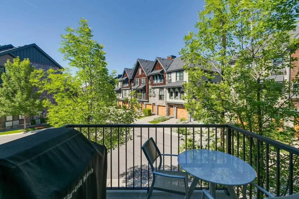 334 Ascot Circle SW Calgary AB T3H0X2