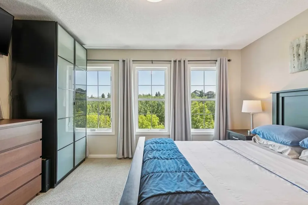 334 Ascot Circle SW Calgary AB T3H0X2