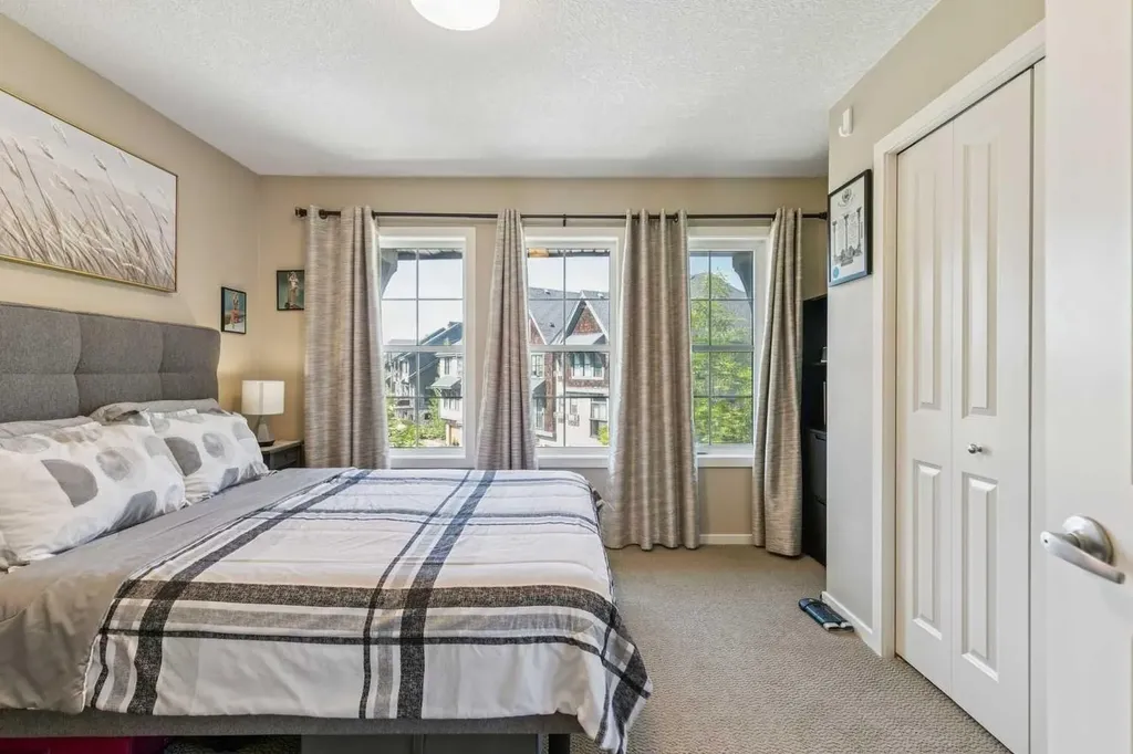 334 Ascot Circle SW Calgary AB T3H0X2