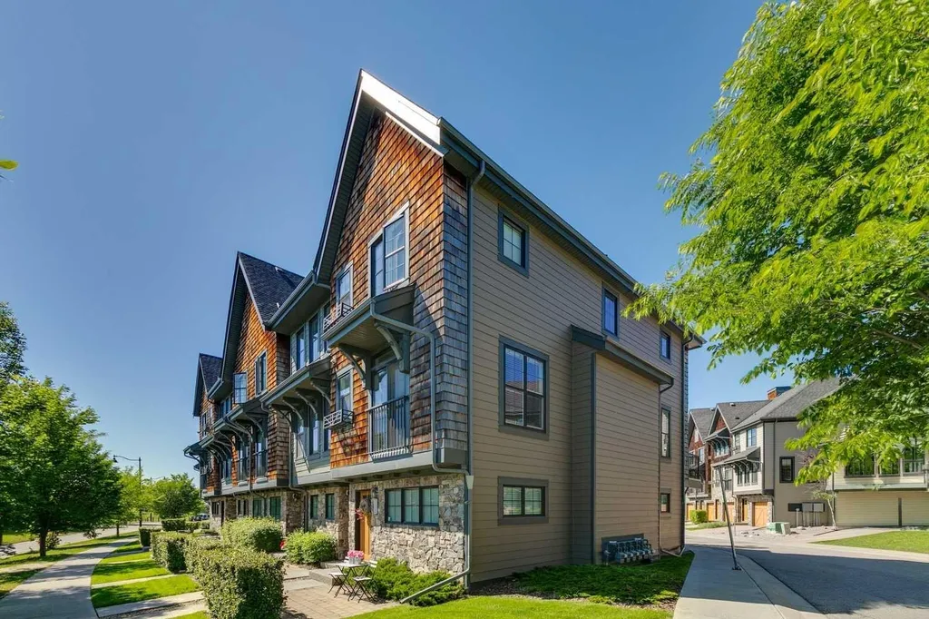 334 Ascot Circle SW Calgary AB T3H0X2