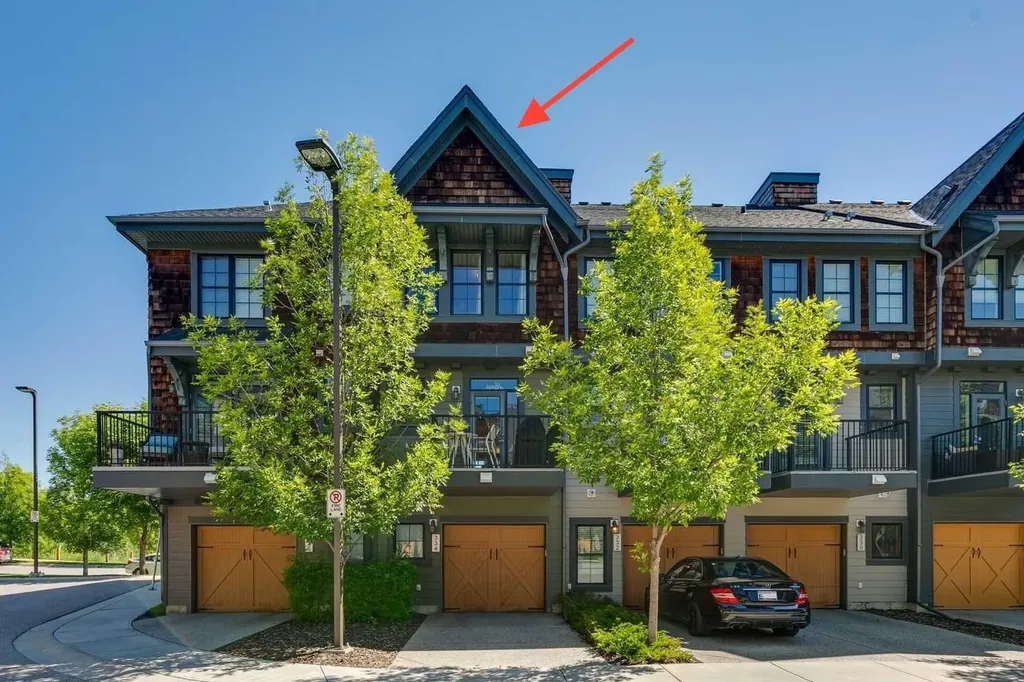 334 Ascot Circle SW Calgary AB T3H0X2