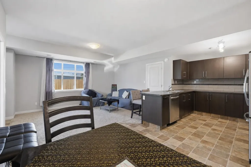 639 Oak Street Springbrook AB T4S 0E5