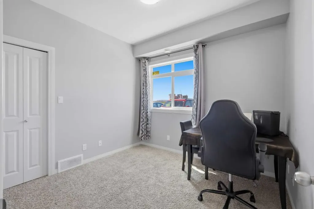 639 Oak Street Springbrook AB T4S 0E5