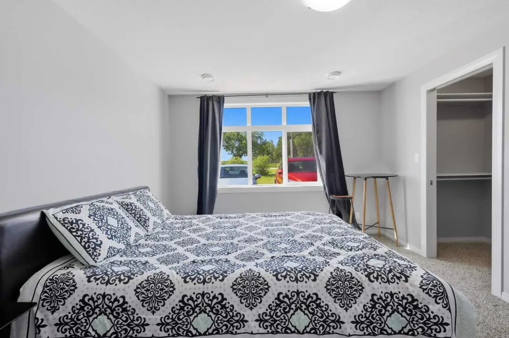 639 Oak Street Springbrook AB T4S 0E5