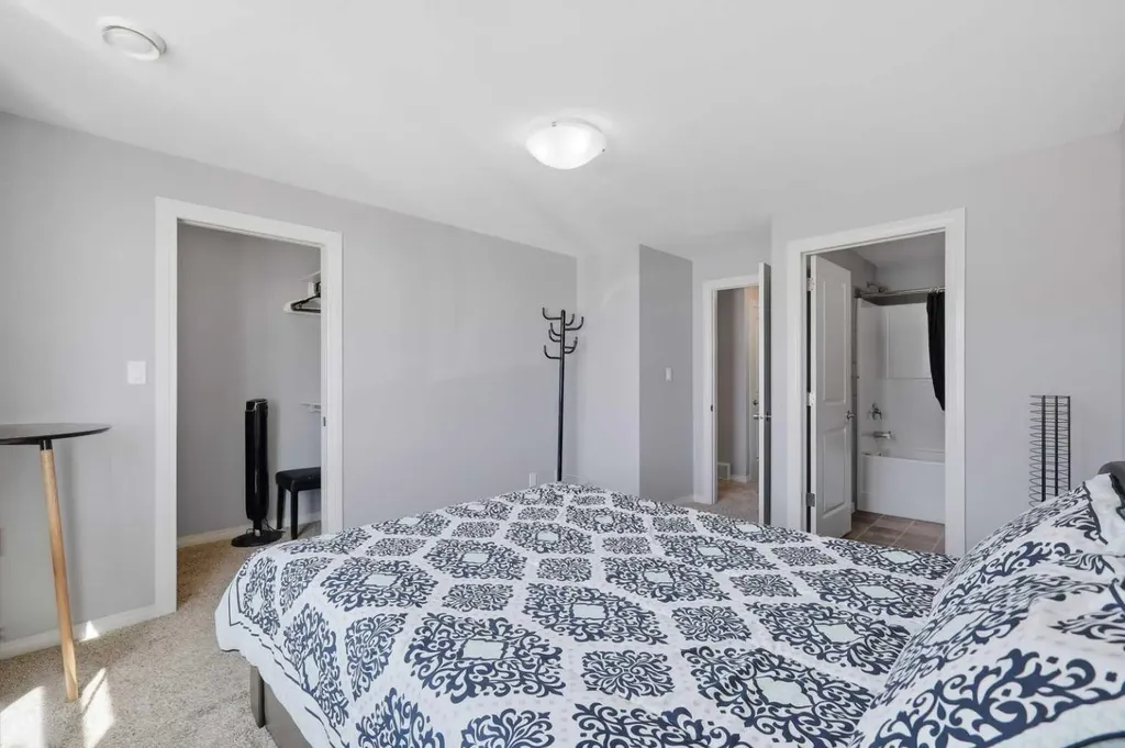 639 Oak Street Springbrook AB T4S 0E5