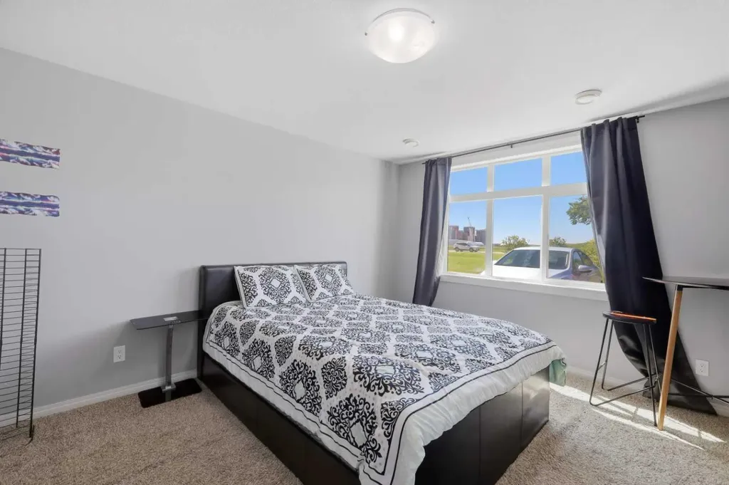 639 Oak Street Springbrook AB T4S 0E5