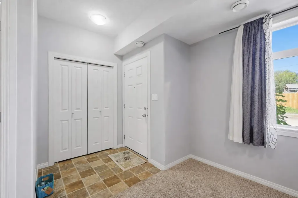 639 Oak Street Springbrook AB T4S 0E5