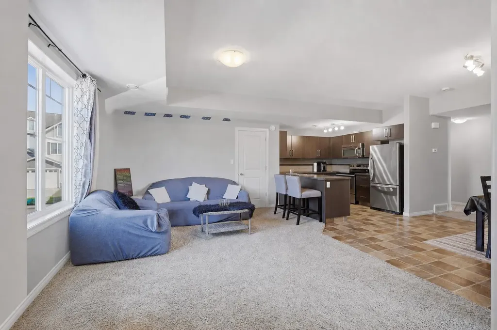 639 Oak Street Springbrook AB T4S 0E5