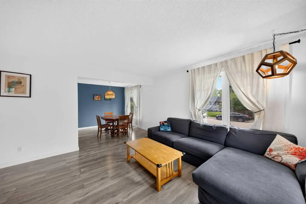 4819 Vanguard Road NW Calgary AB T3A 0R5