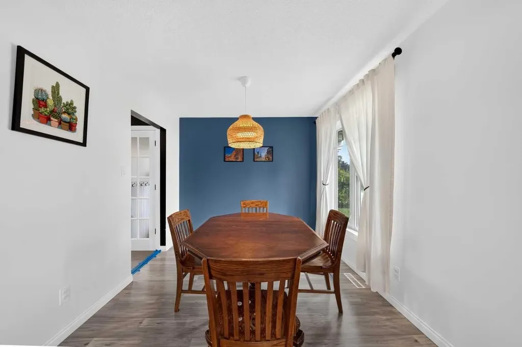 4819 Vanguard Road NW Calgary AB T3A 0R5