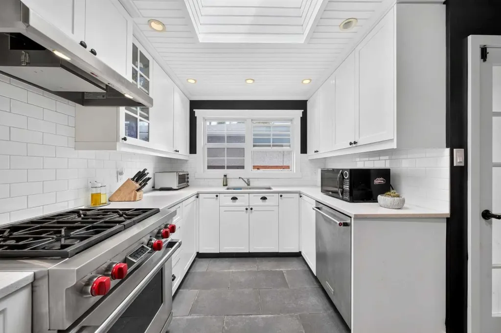 4819 Vanguard Road NW Calgary AB T3A 0R5