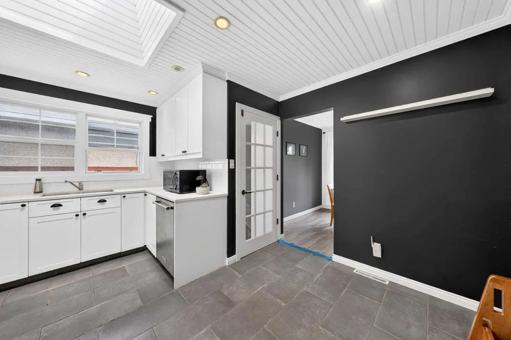 4819 Vanguard Road NW Calgary AB T3A 0R5