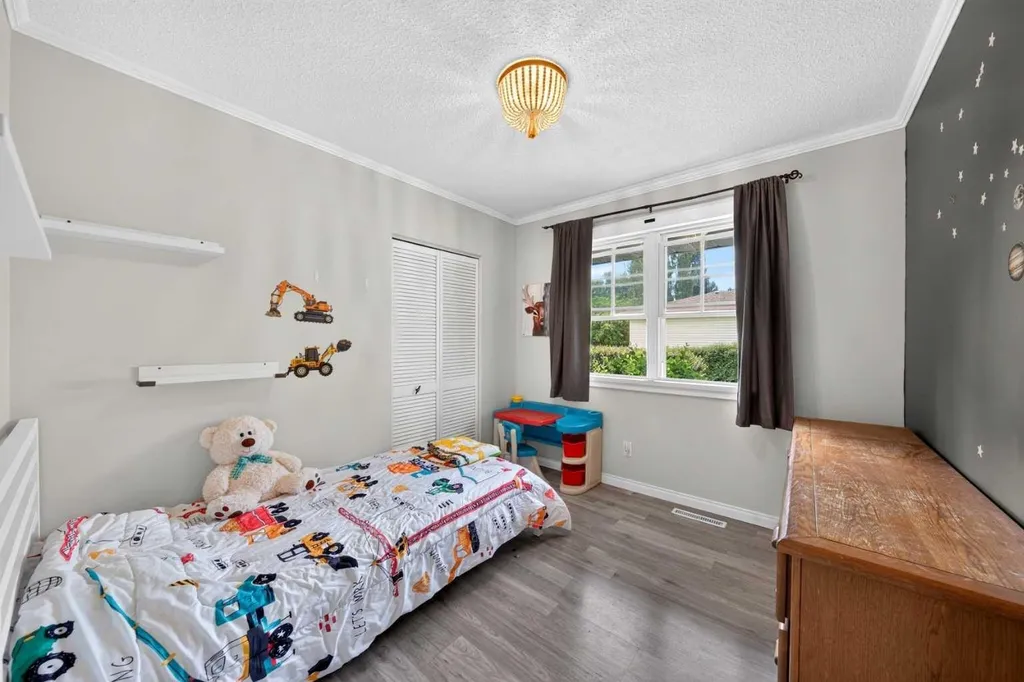 4819 Vanguard Road NW Calgary AB T3A 0R5