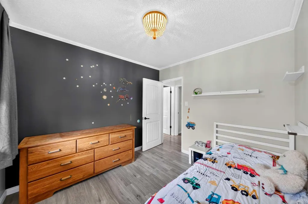 4819 Vanguard Road NW Calgary AB T3A 0R5