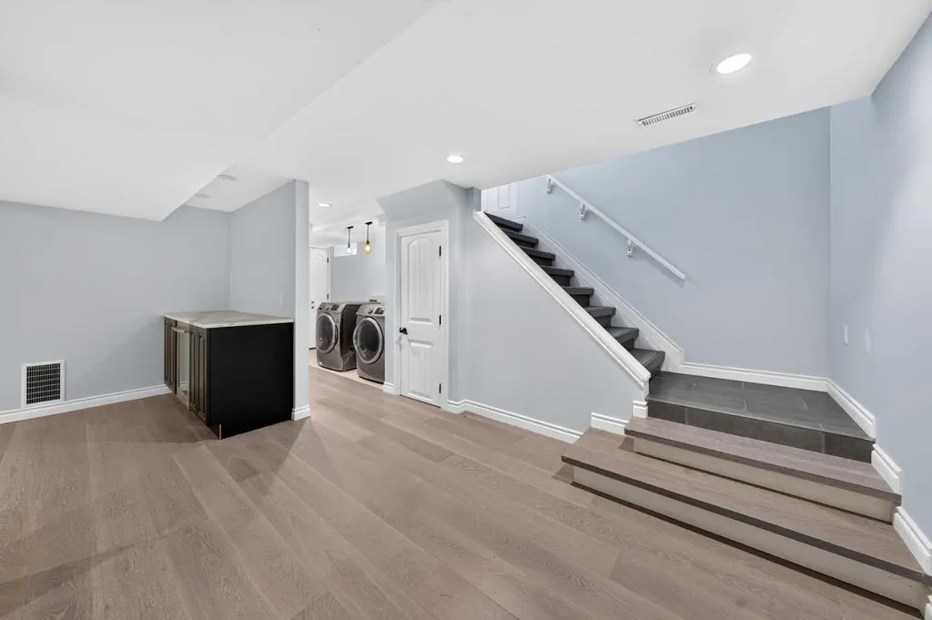 4819 Vanguard Road NW Calgary AB T3A 0R5