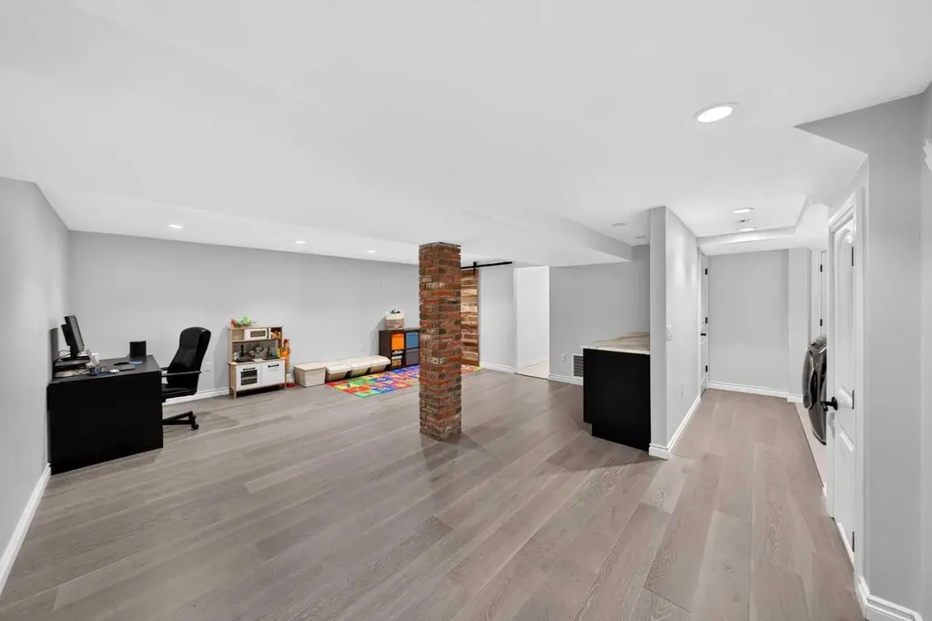 4819 Vanguard Road NW Calgary AB T3A 0R5