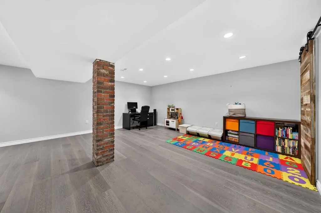 4819 Vanguard Road NW Calgary AB T3A 0R5