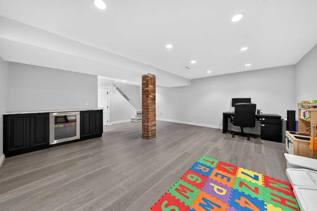 4819 Vanguard Road NW Calgary AB T3A 0R5