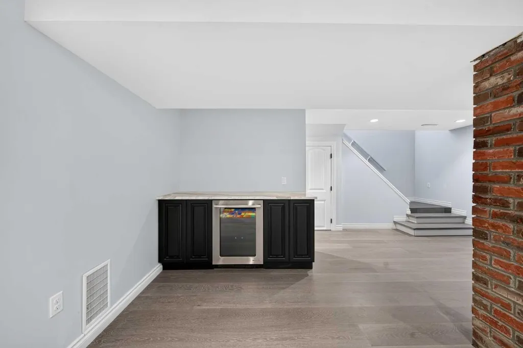 4819 Vanguard Road NW Calgary AB T3A 0R5