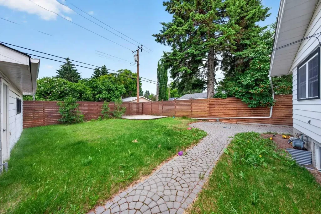 4819 Vanguard Road NW Calgary AB T3A 0R5